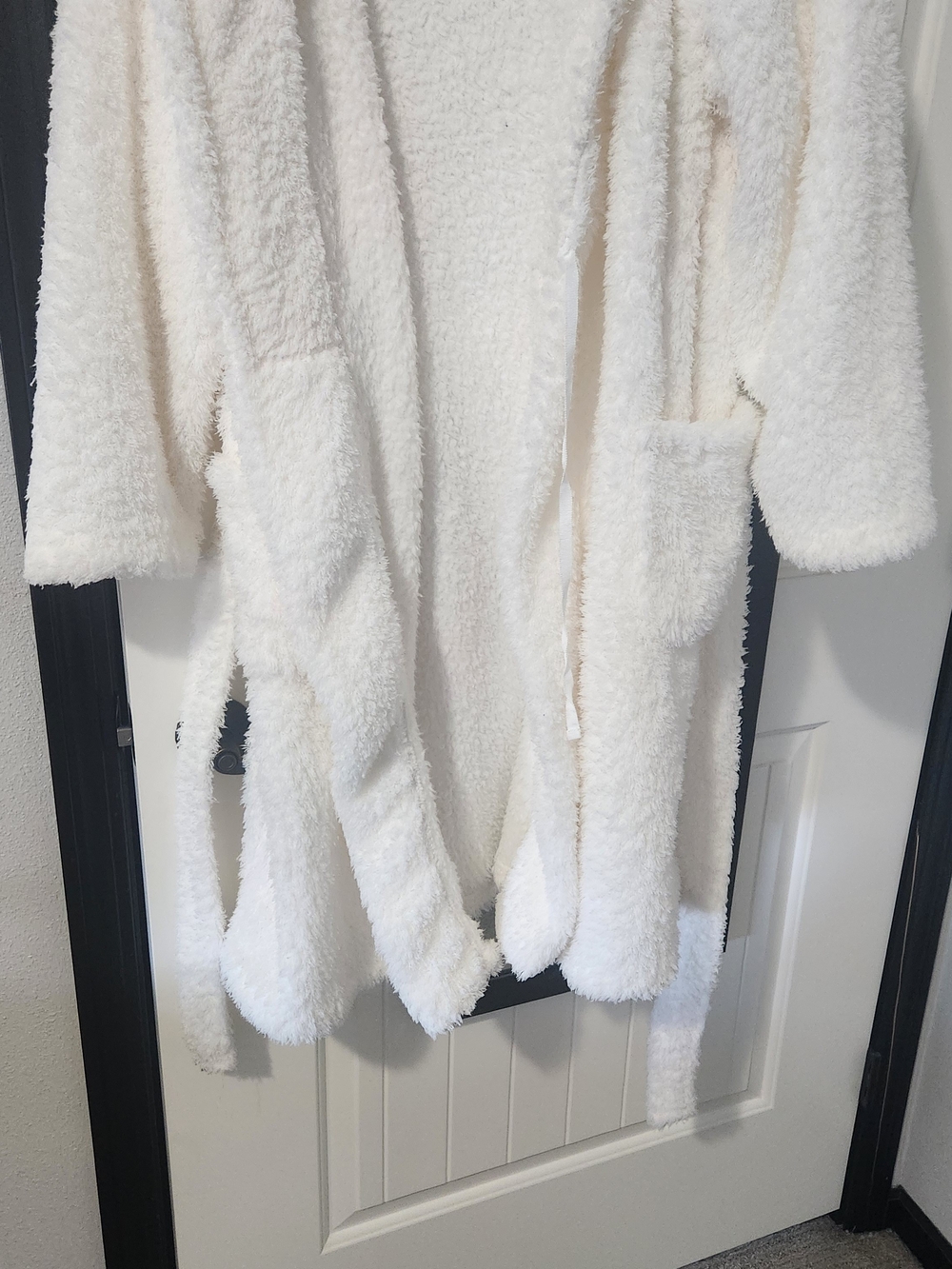 Ulta Beauty Plush White Sherpa Robe - Picture 3 of 3